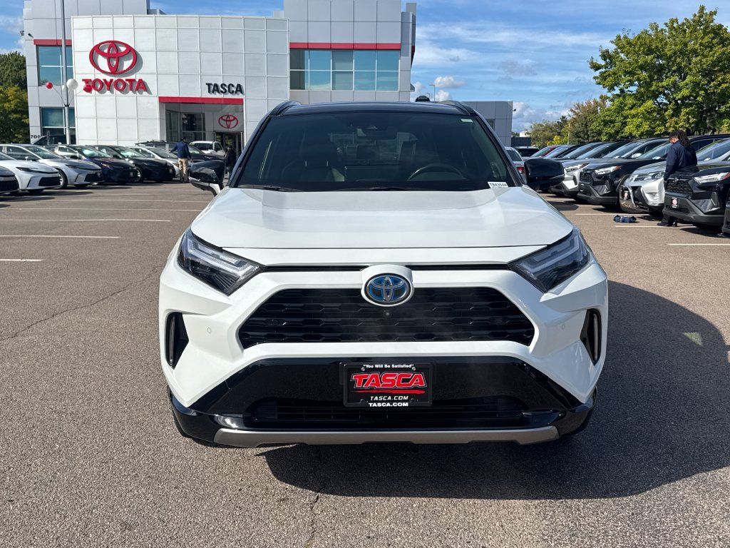 Used 2023 Toyota RAV4 XSE AWD/4WD image 2