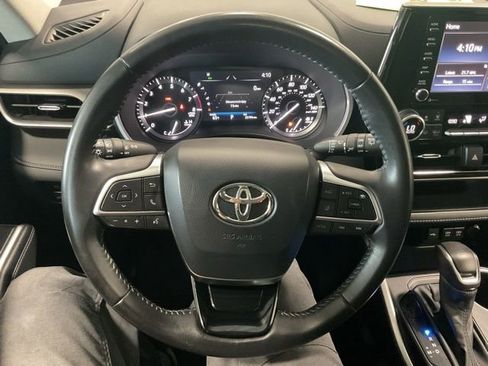 Used 2020 Toyota Highlander XLE image 13