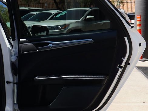 Used 2020 Ford Fusion SE image 26