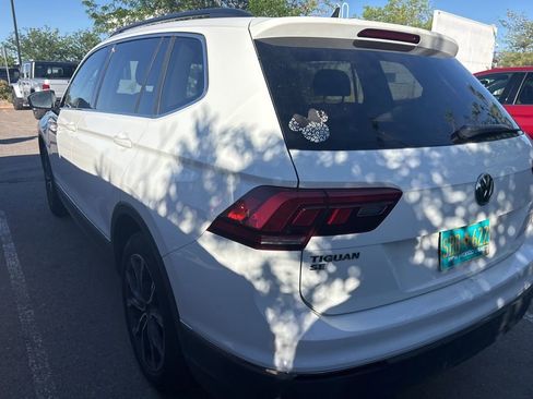 Used 2018 Volkswagen Tiguan SE FWD image 2