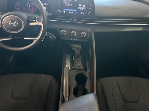 Used 2023 Hyundai Elantra SE FWD image 4