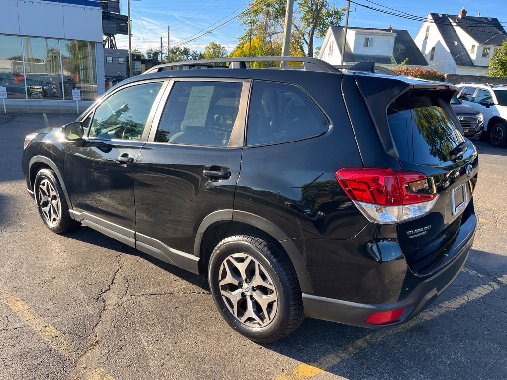 Used 2020 Subaru Forester Premium AWD/4WD image 6