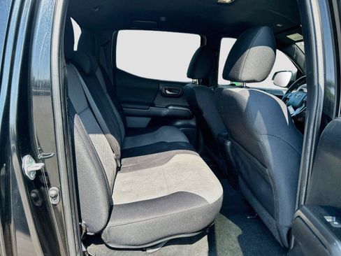 Used 2022 Toyota Tacoma TRD Off-Road RWD image 20