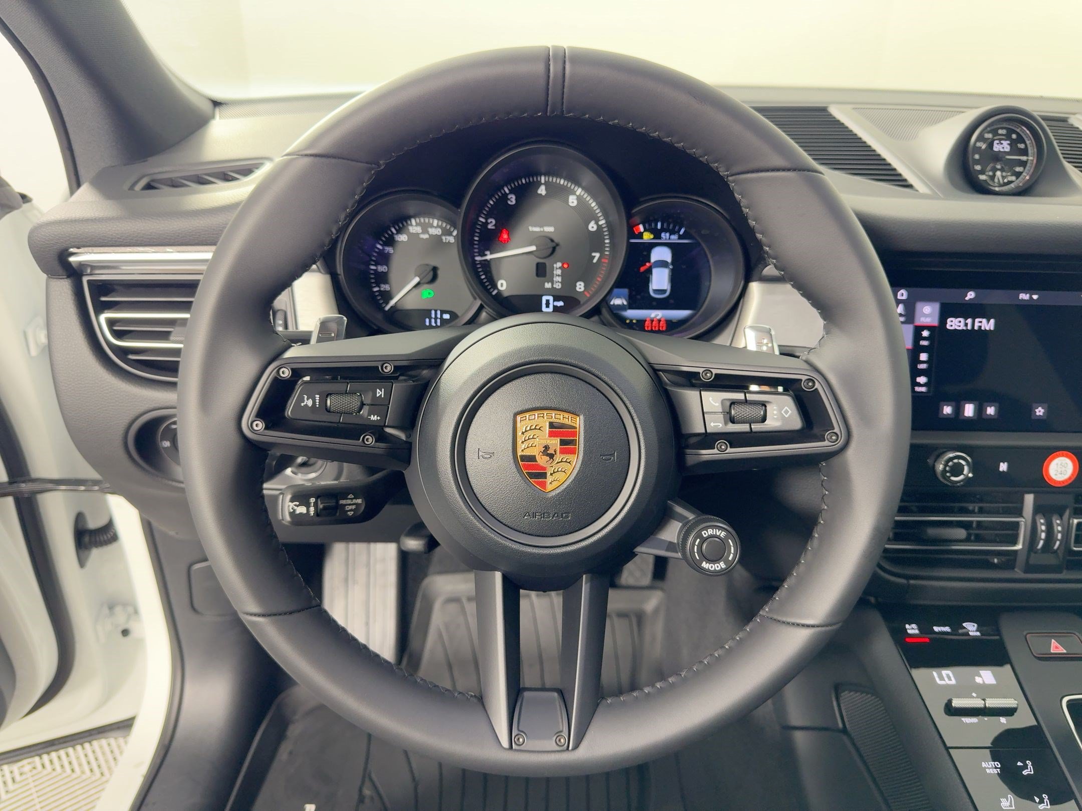 Certified 2026 Porsche Macan AWD/4WD image 18