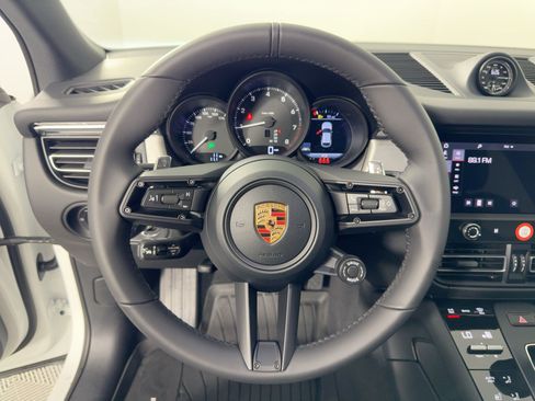 Certified 2026 Porsche Macan AWD/4WD image 18