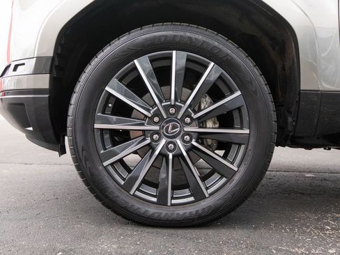 Used 2024 Lexus GX 550 w/ Cold Area Package AWD/4WD image 11