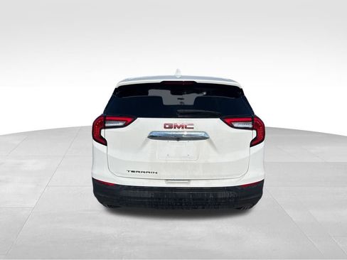 Used 2024 GMC Terrain SLE FWD image 4