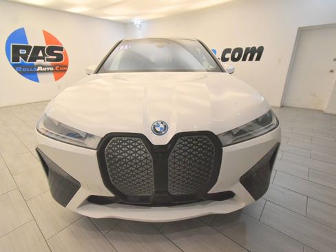 Used 2023 BMW iX xDrive50 w/ Premium Package AWD/4WD image 8