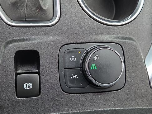 Certified 2023 Chevrolet Traverse LT FWD image 23