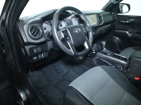 Certified 2022 Toyota Tacoma TRD Off-Road image 17