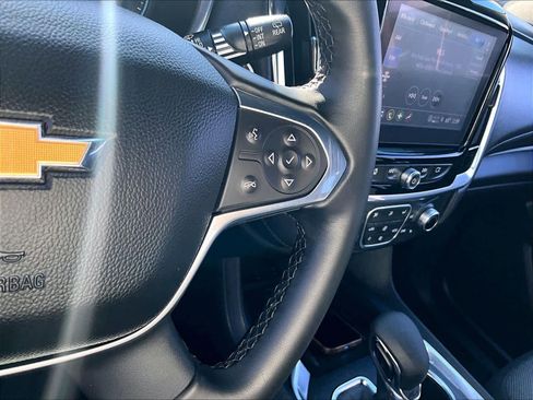 Used 2023 Chevrolet Traverse LT w/ Rear Camera Mirror Package image 24