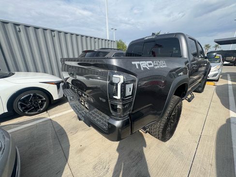Used 2020 Toyota Tacoma TRD Off-Road w/ Technology Package AWD/4WD image 4