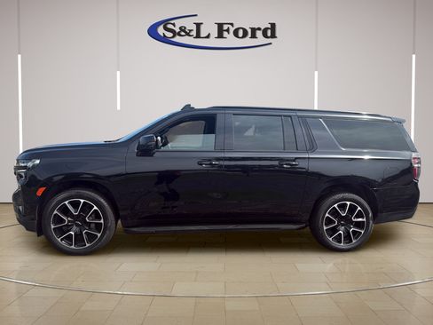 Used 2024 Chevrolet Suburban RST w/ Luxury Package AWD/4WD image 3