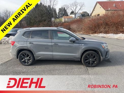 Used 2022 Volkswagen Taos SE image 4