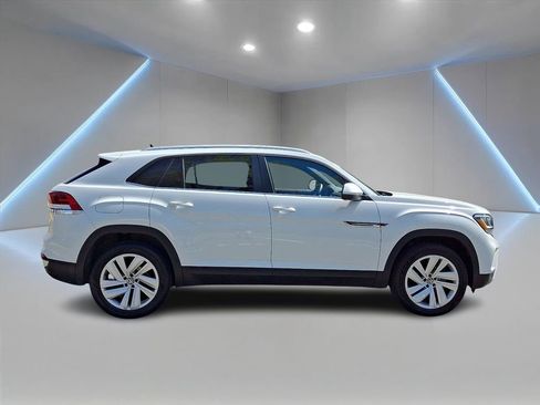 Certified 2023 Volkswagen Atlas Cross Sport SE w/ Panoramic Sunroof Package AWD/4WD image 4