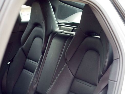 Used 2019 Porsche Panamera image 40