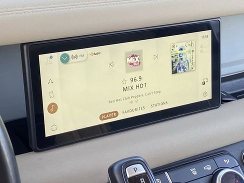 Used 2020 Land Rover Defender 110 SE image 13