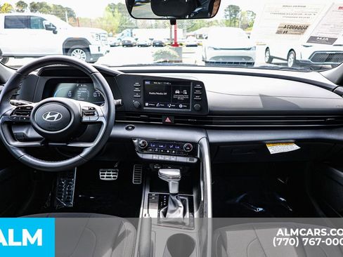 Used 2025 Hyundai Elantra Sport image 28