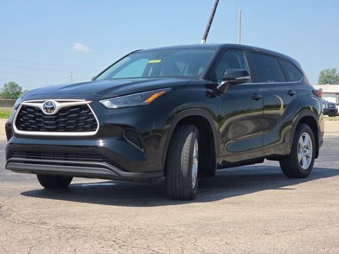Used 2023 Toyota Highlander L FWD image 19
