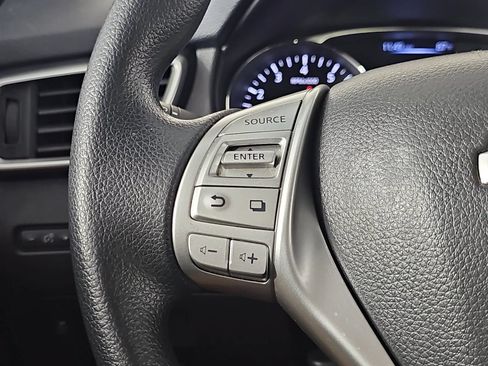 Used 2016 Nissan Rogue SV AWD/4WD image 16