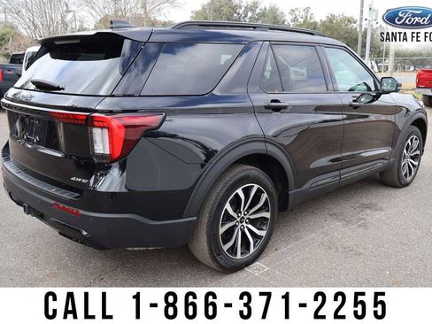 Used 2025 Ford Explorer ST-Line image 4