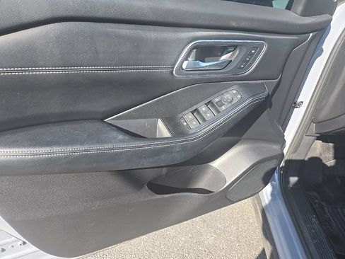 Used 2024 Nissan Rogue Platinum AWD/4WD image 9