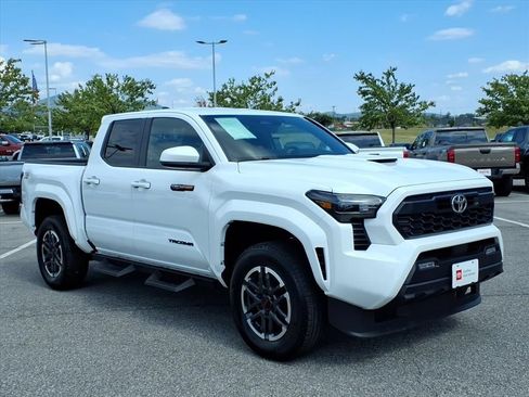 Certified 2024 Toyota Tacoma TRD Sport AWD/4WD image 2