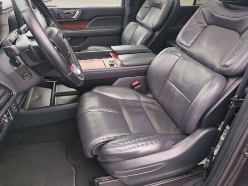 Used 2023 Lincoln Navigator Reserve image 16