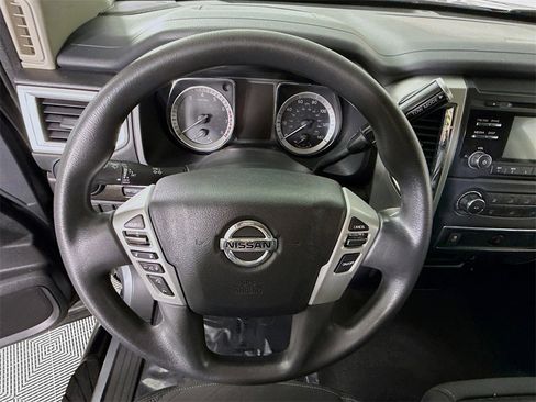 Used 2017 Nissan Titan SV image 18