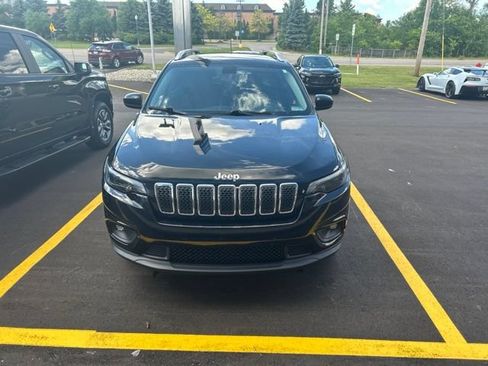 Used 2019 Jeep Cherokee Latitude Plus w/ Comfort/Convenience Group AWD/4WD image 3