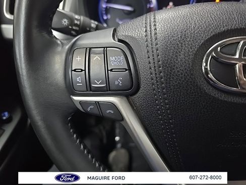 Used 2018 Toyota Highlander XLE image 23