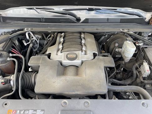 Used 2019 Cadillac Escalade ESV Luxury AWD/4WD image 30