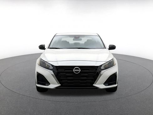 Used 2025 Nissan Altima 2.5 SV FWD image 2
