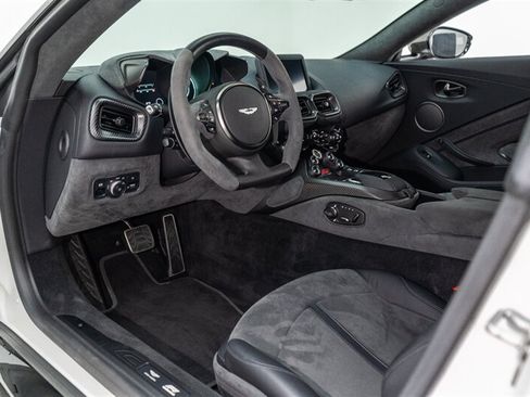 Used 2023 Aston Martin V8 Vantage Coupe RWD image 63
