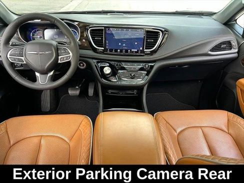Certified 2023 Chrysler Pacifica Pinnacle FWD image 12