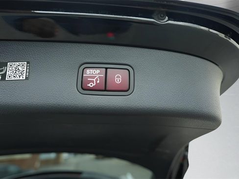 Used 2023 Mercedes-Benz GLC 300 4MATIC w/ Exclusive Trim Package image 31