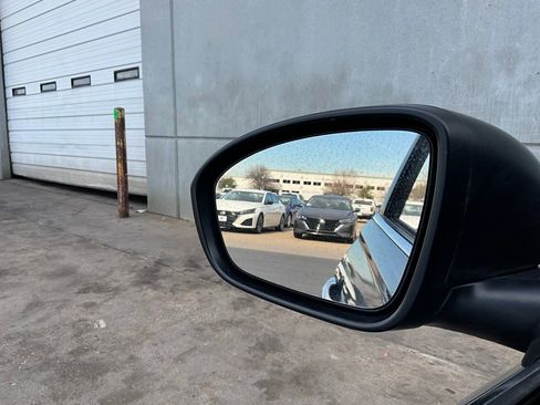 Used 2025 Nissan Altima 2.5 SV image 19