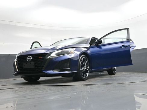 Used 2024 Nissan Altima 2.5 SR FWD image 45