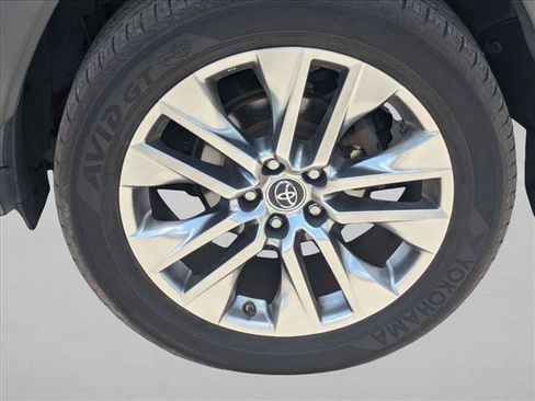 Used 2019 Toyota RAV4 XLE Premium w/ Cold Weather Package AWD/4WD image 16