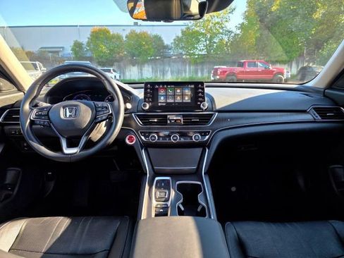 Used 2019 Honda Accord Touring image 10