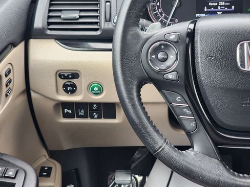Used 2016 Honda Pilot Touring image 12