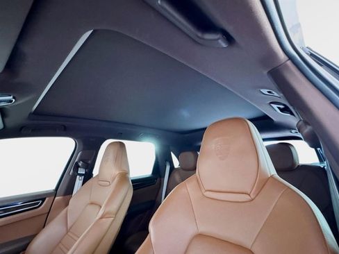 Used 2023 Porsche Cayenne S Platinum image 14