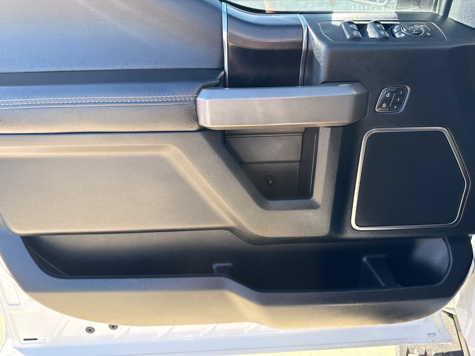 Used 2019 Ford F150 Raptor w/ Equipment Group 802A Luxury AWD/4WD image 9