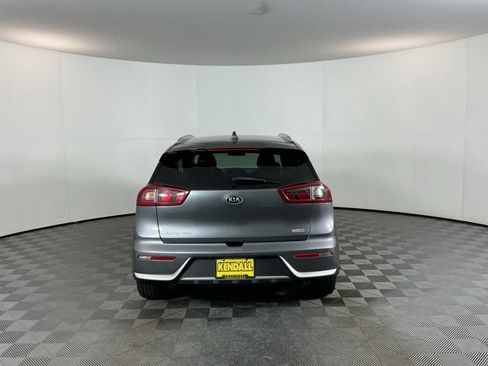 Used 2017 Kia Niro Touring w/ Advanced Technology Package FWD image 6