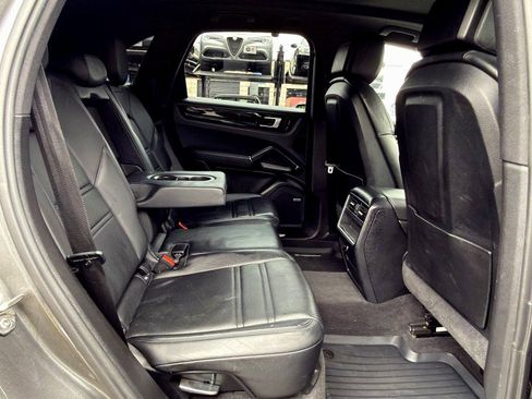 Used 2020 Porsche Cayenne image 36
