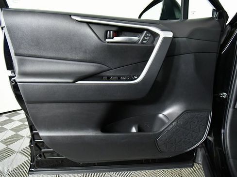 Used 2023 Toyota RAV4 XLE Premium image 21