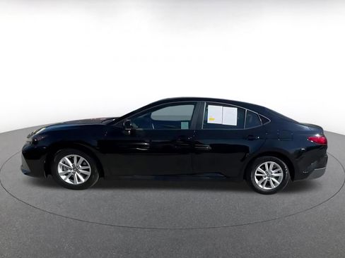 Used 2025 Toyota Camry LE image 9