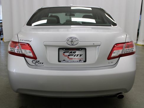 Used 2011 Toyota Camry LE image 6
