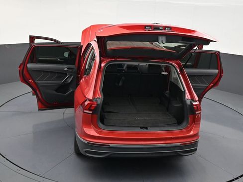 Used 2023 Volkswagen Tiguan SE image 33