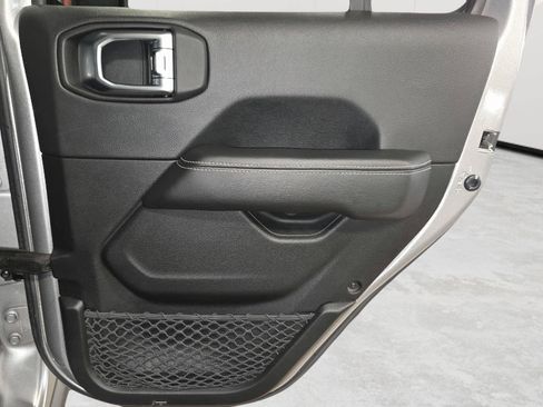 Used 2020 Jeep Wrangler Unlimited Sahara w/ Dual Top Group AWD/4WD image 39
